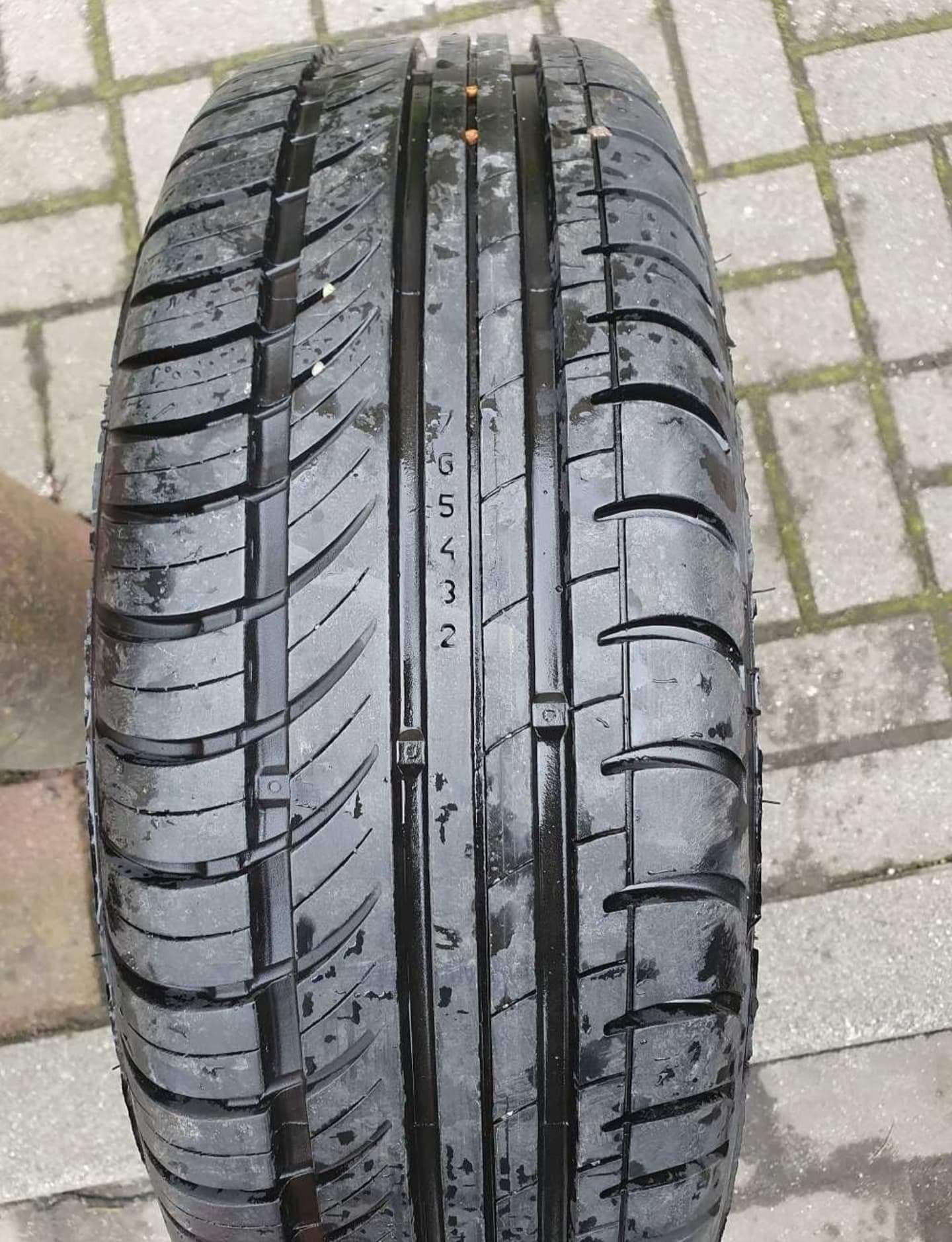 TOYOTA YARIS I felgi 14 z oponami letnimi 175/65/14 NOKIAN 8mm j.NOWE