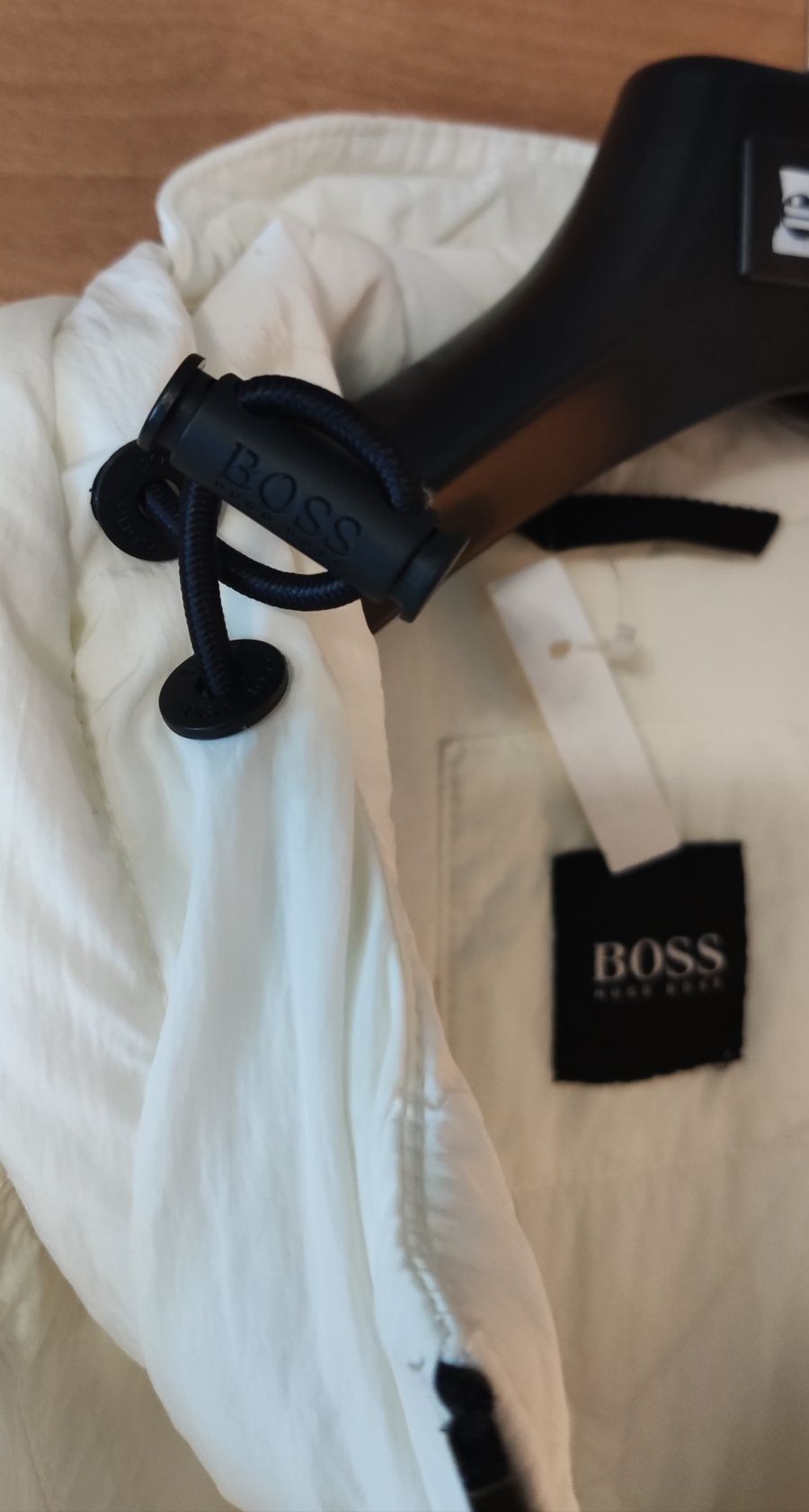 Biała kurtka Hugo Boss