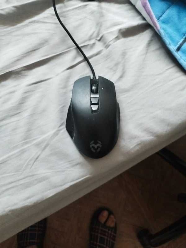 Rato Gaming Krom com DPI ajustável – Bom estado