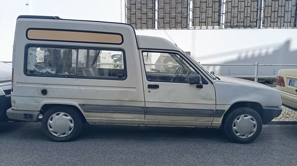 Renault Express 1988 5 Lugares 1.1  Com inspeção e selo até Julho.