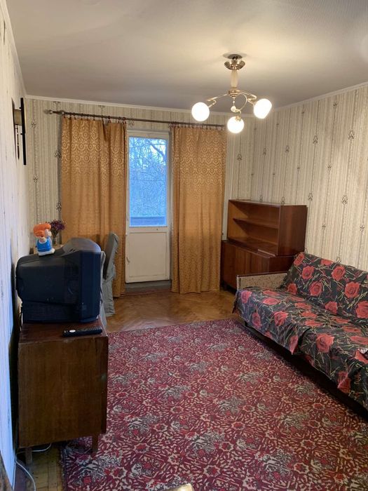 Пропонується в оренду 2-кімнатна біля кінотеатру Київ. Нові дома