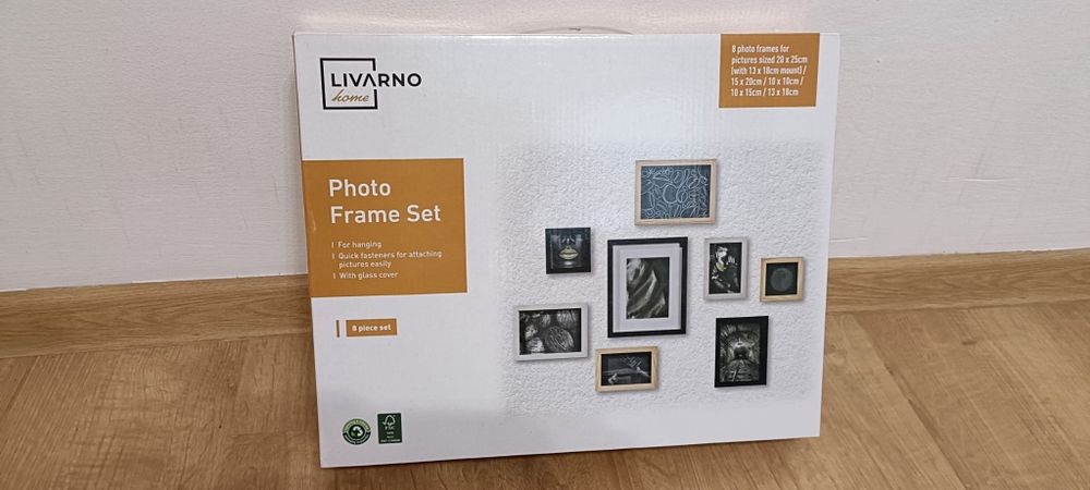 Zestaw 8 ramek w 3 kolorach.