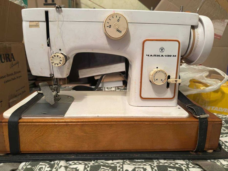 Электрическая швейная машинка Чайка 132-М