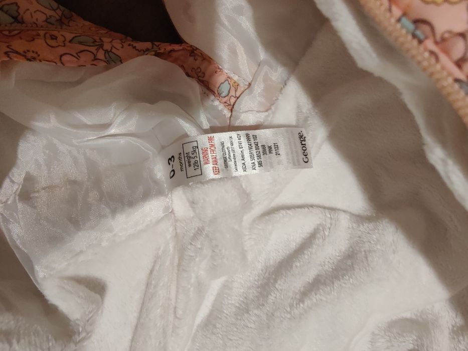 Piękny kombinezon zimowy, jesienny, wiosenny w kwiaty