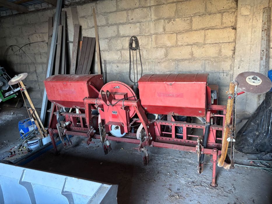 Siewnik punktowy do kukurydzy Gaspardo