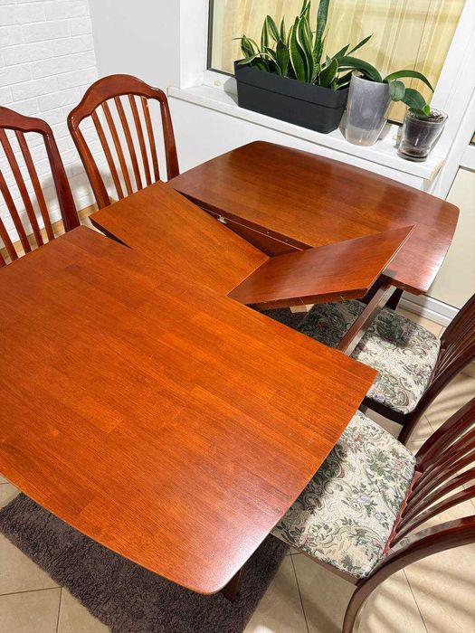 Продам кухонный стол (Малайзия) + 4 стула. Раскладной. Б/У