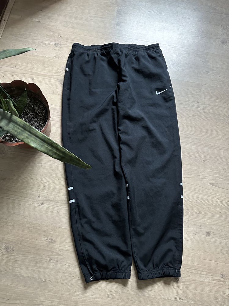 Вінтажні нейлонові спортивні штани чоловічі чорні Nike Vintage L , Л