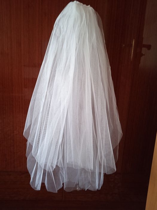 Фата нареченої біла