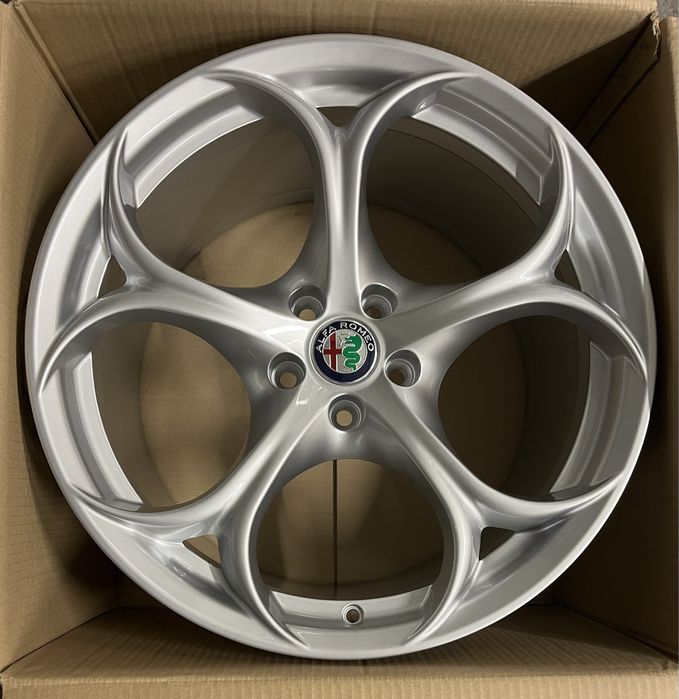 Alufelga 19 Felga 5x110 Tył 10” Alfa Romeo Giulia ET 41 Nowa OEM