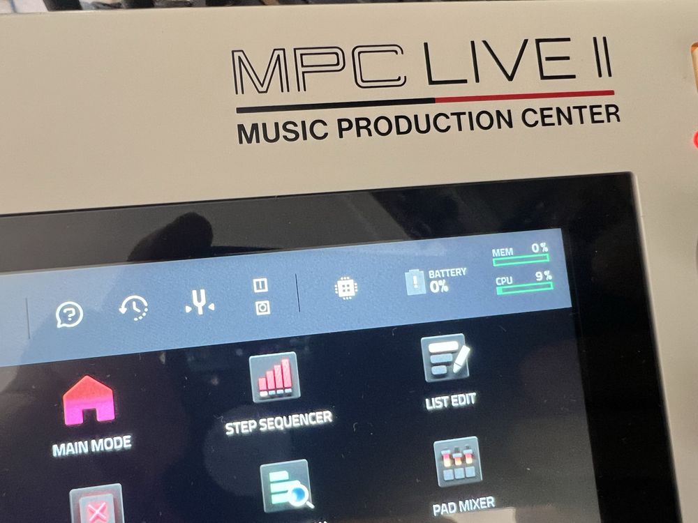 Akai Mpc Live 2 Retro sampler sequenciador