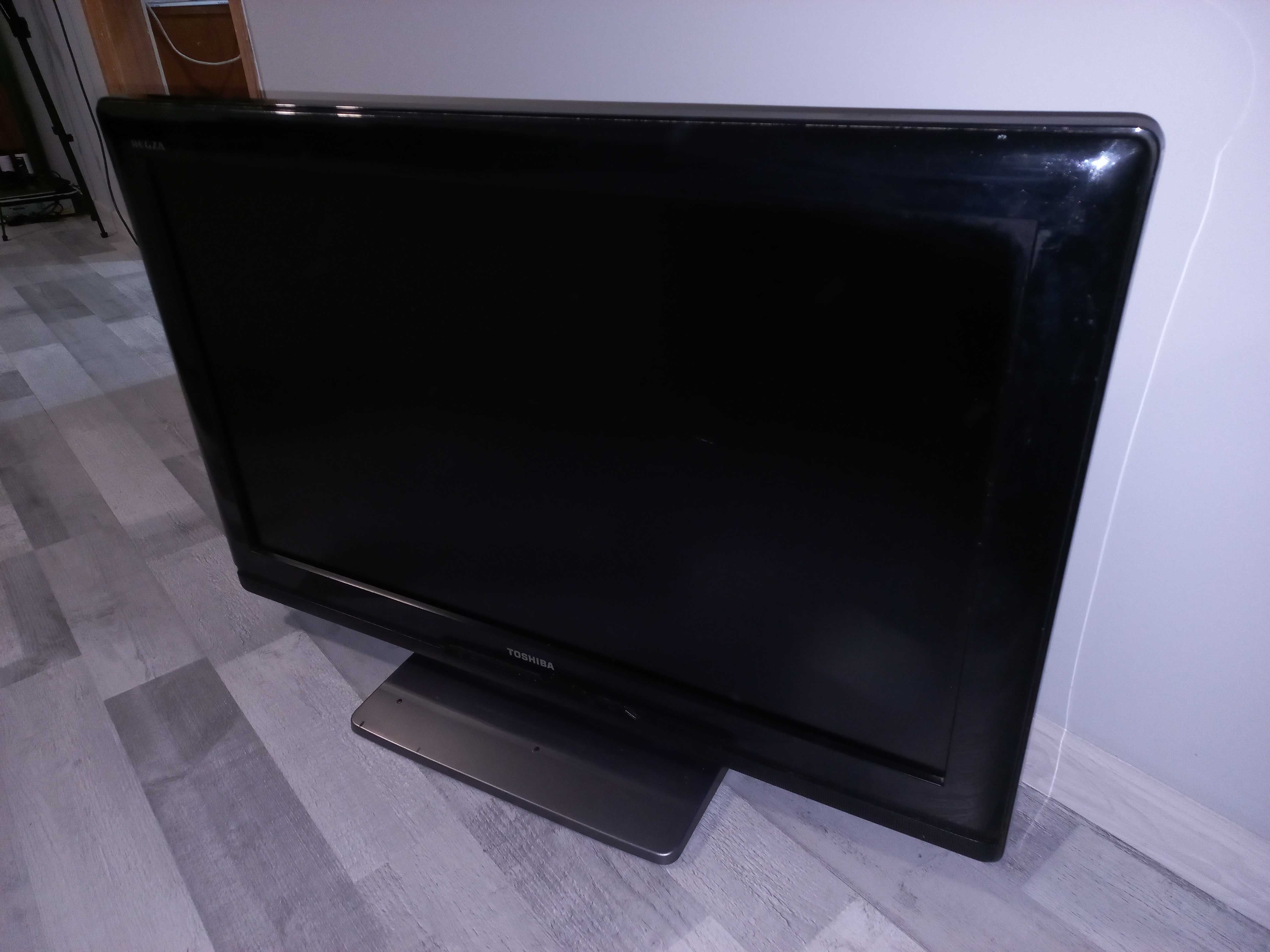 Prosty Telewizor LCD Toshiba Regza 32 cale model: 32AV501P