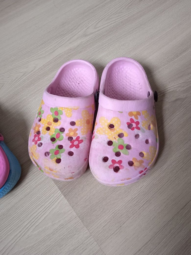 Buty Klapki 2szt crocs r.25