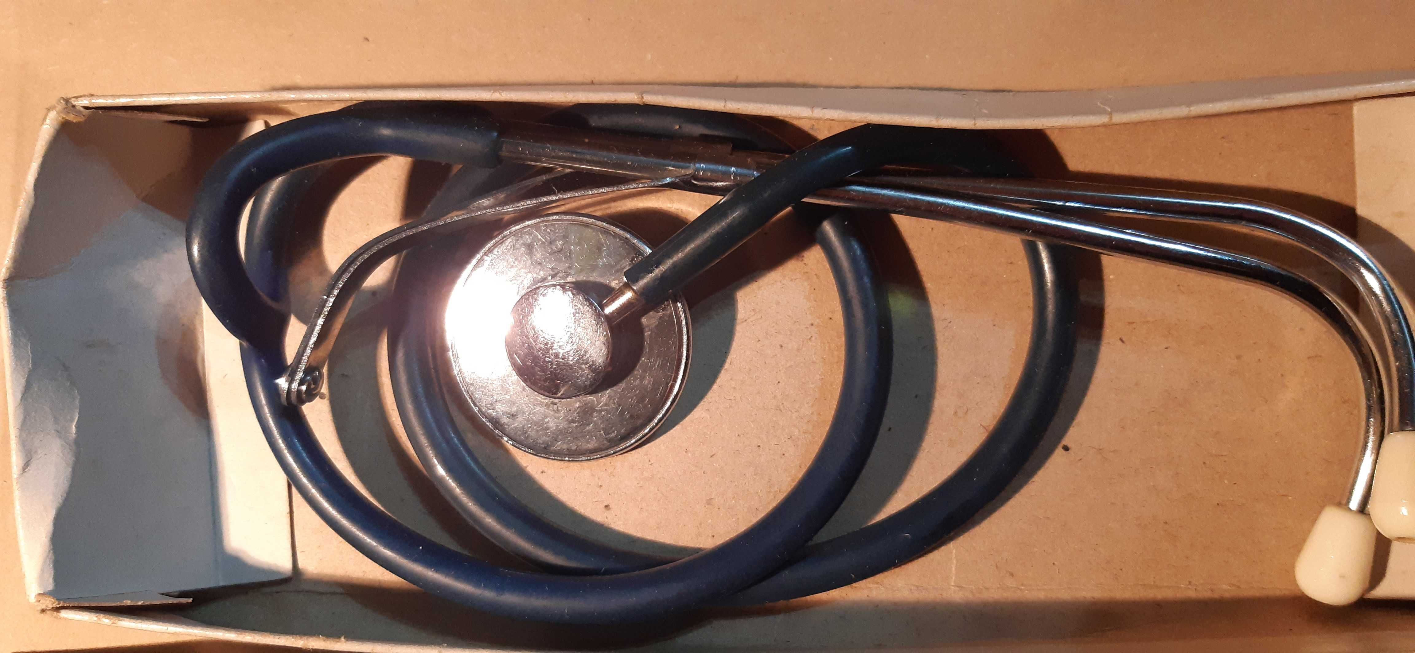 stary stetoskop plus dodatki , pamiątka prl