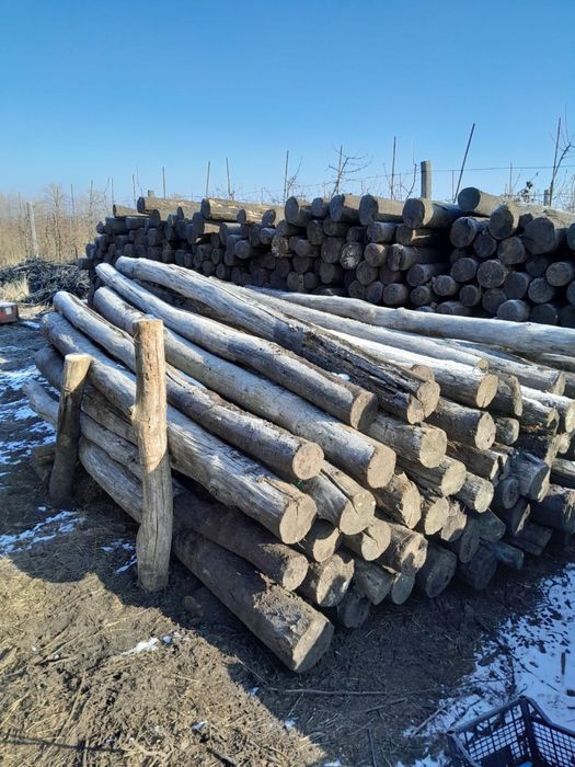 Стовпи деревʼяні