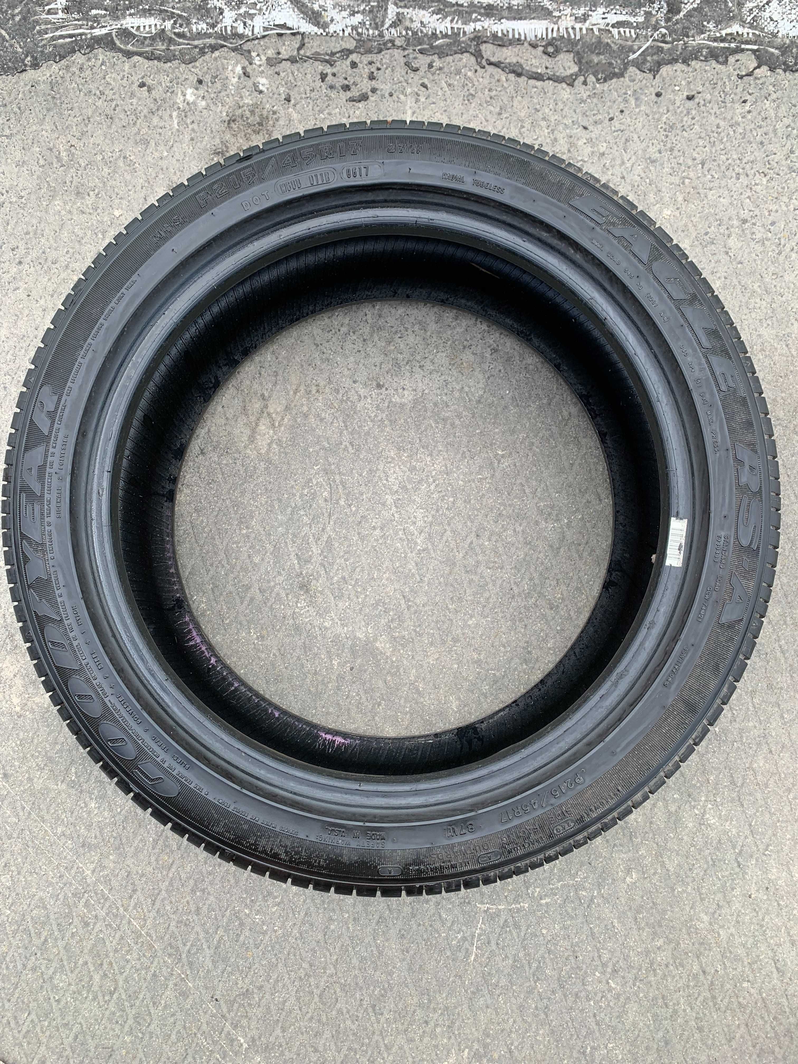 Шини 215/45/17 бу Goodyear комплект,резина R17