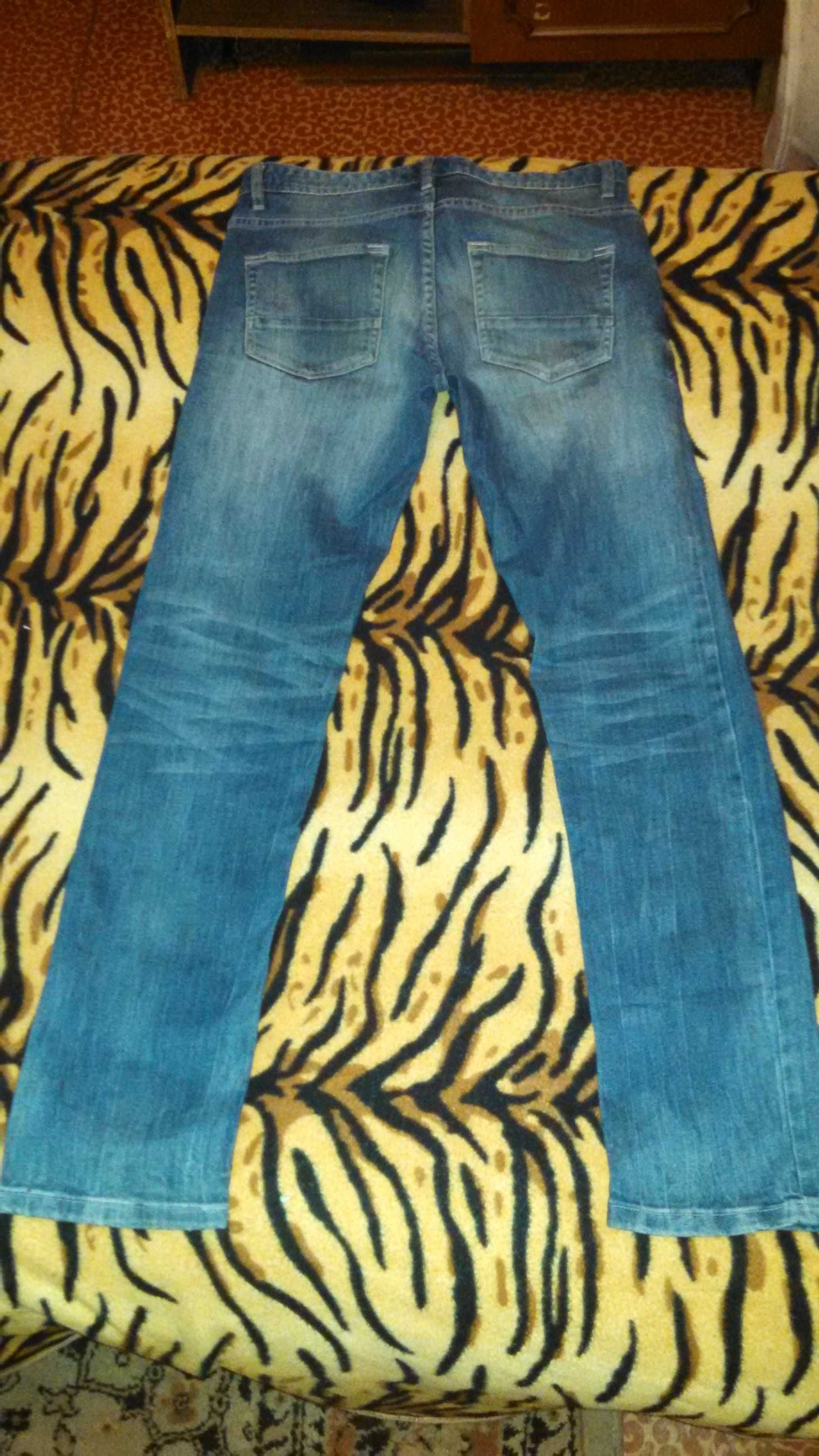 Гарнi джинсы синего колеру