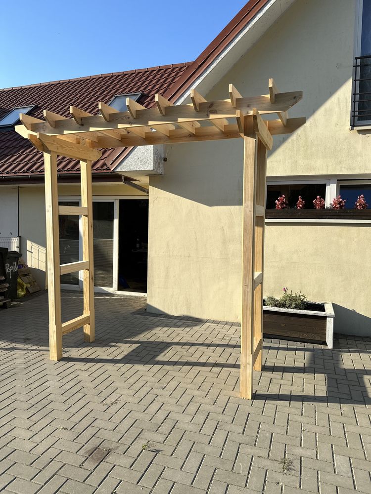 Pergola ogrodowa drewniana