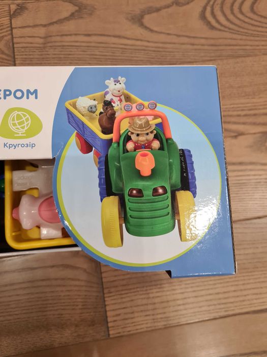 Інтерактивна іграшка трактор