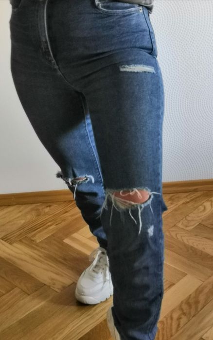 Spodnie jeansowe z dziurami stradivarius