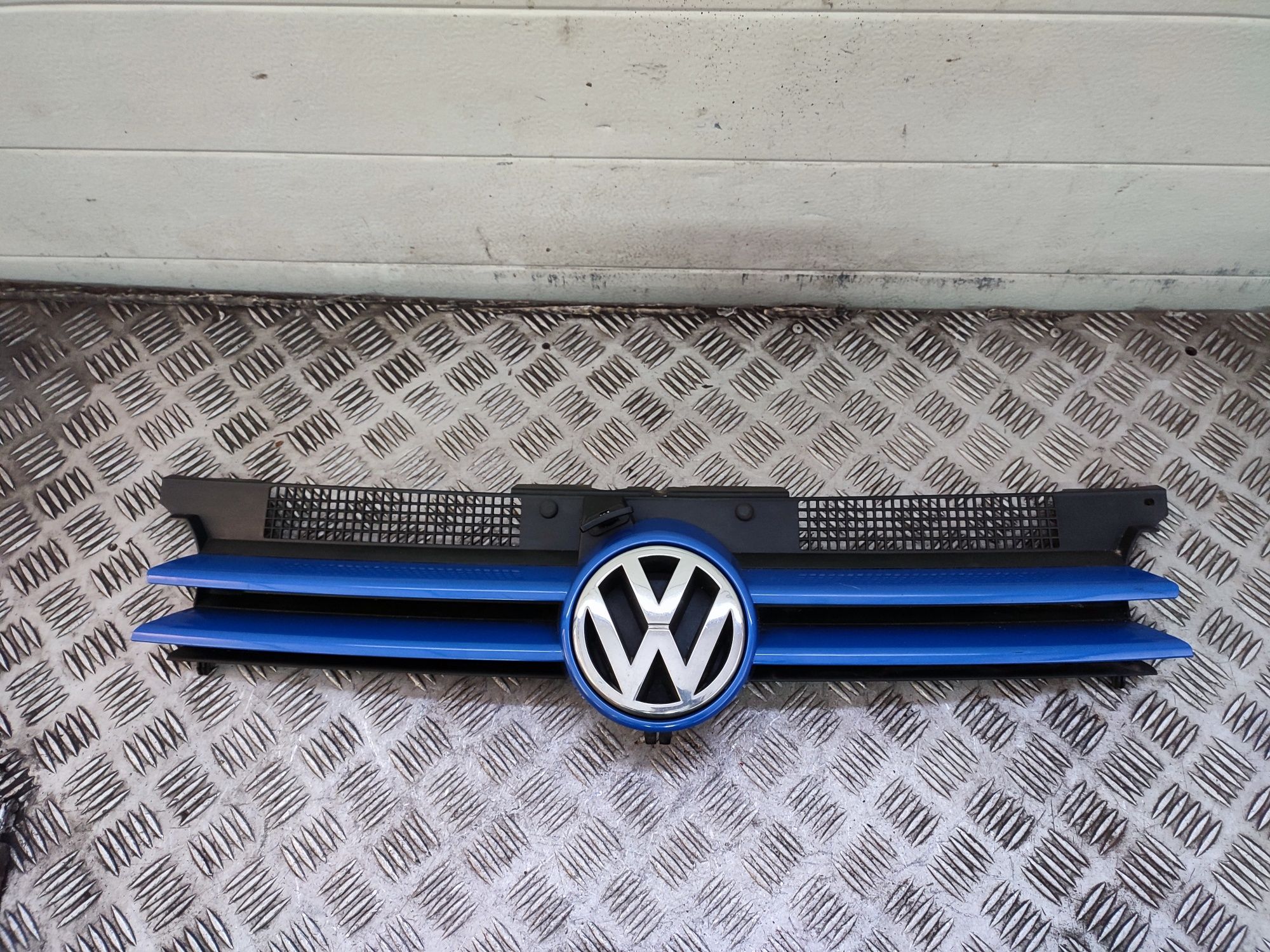 VW Golf IV grill atrapa zderzaka przód przednia