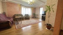 Продаж 3 кімнатної квартири з ремонтом та меблями.