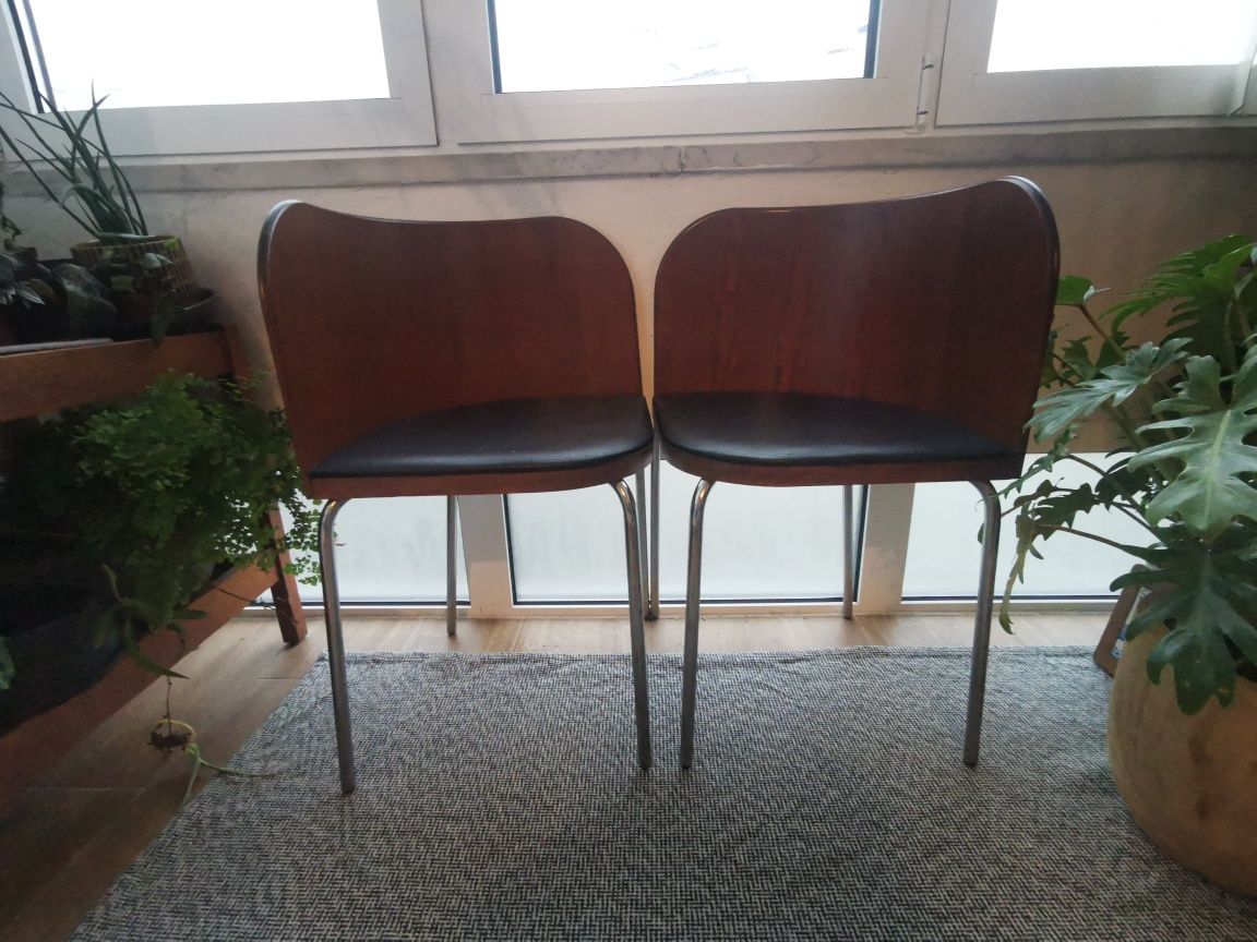 2 Cadeiras com encosto
