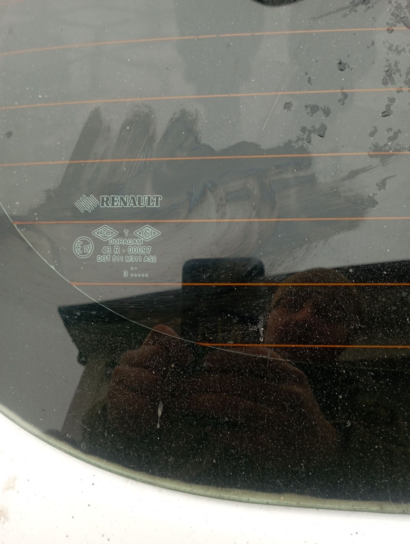 Скло багажника reno clio2012,спойлер