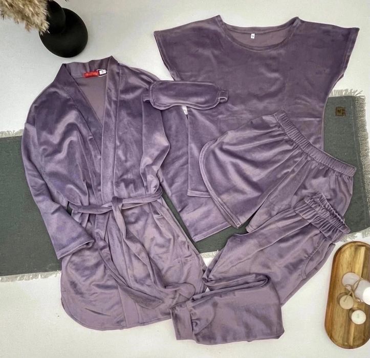 Велюрова піжамка з 5 предметів на ріст 134,140см