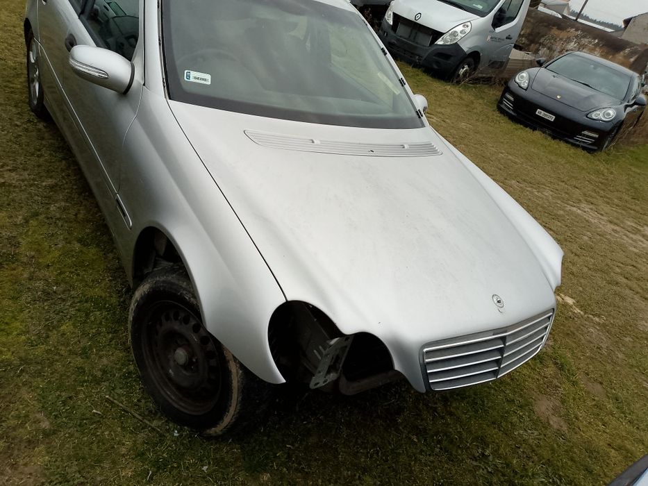 MERCEDES-BENZ W203 błotnik przedni prawy C744 kombi sedan lift