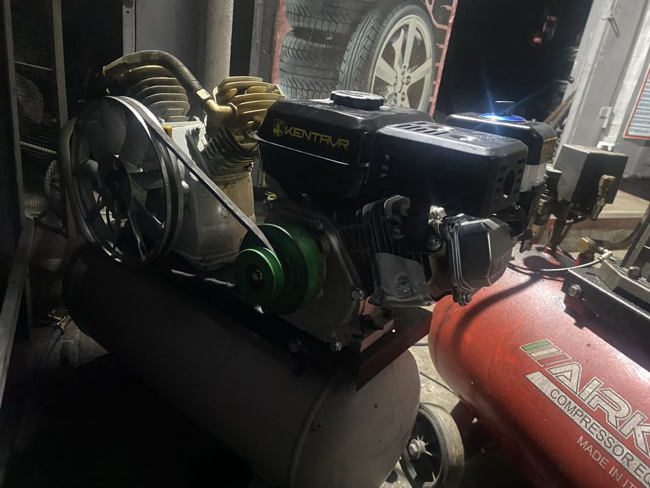 Продам компресор на бензиновом двигателей