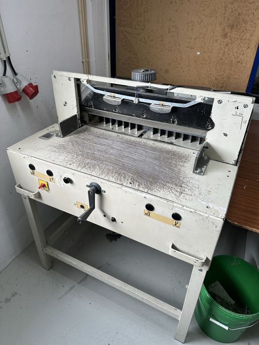 Guilhotina Electrica