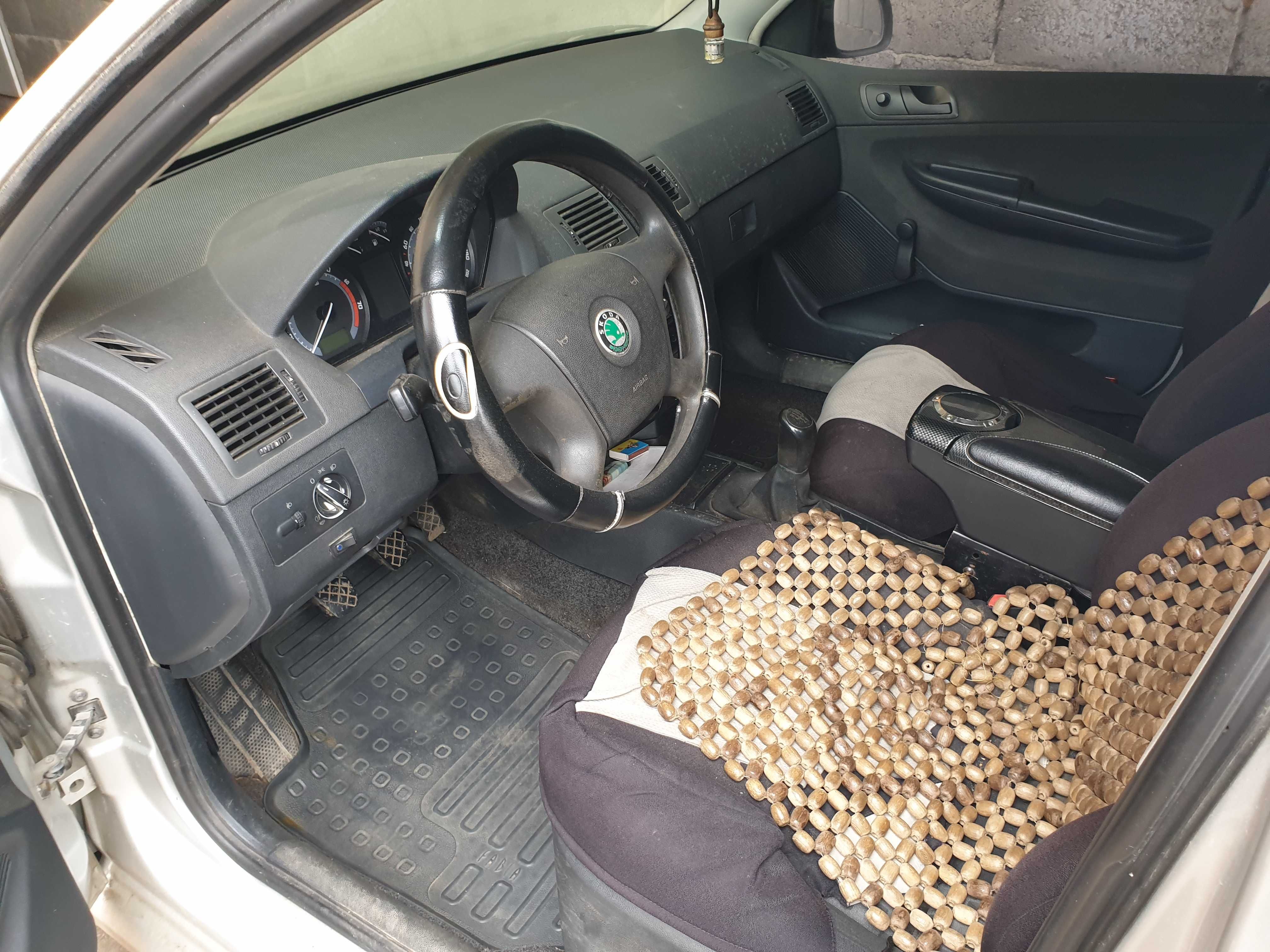 Продам Skoda Fabia 1.2 бензин.Другий власник. Не відповідаю на смс !!!