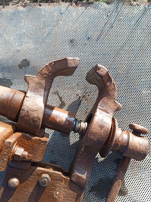 Тіски ковальські