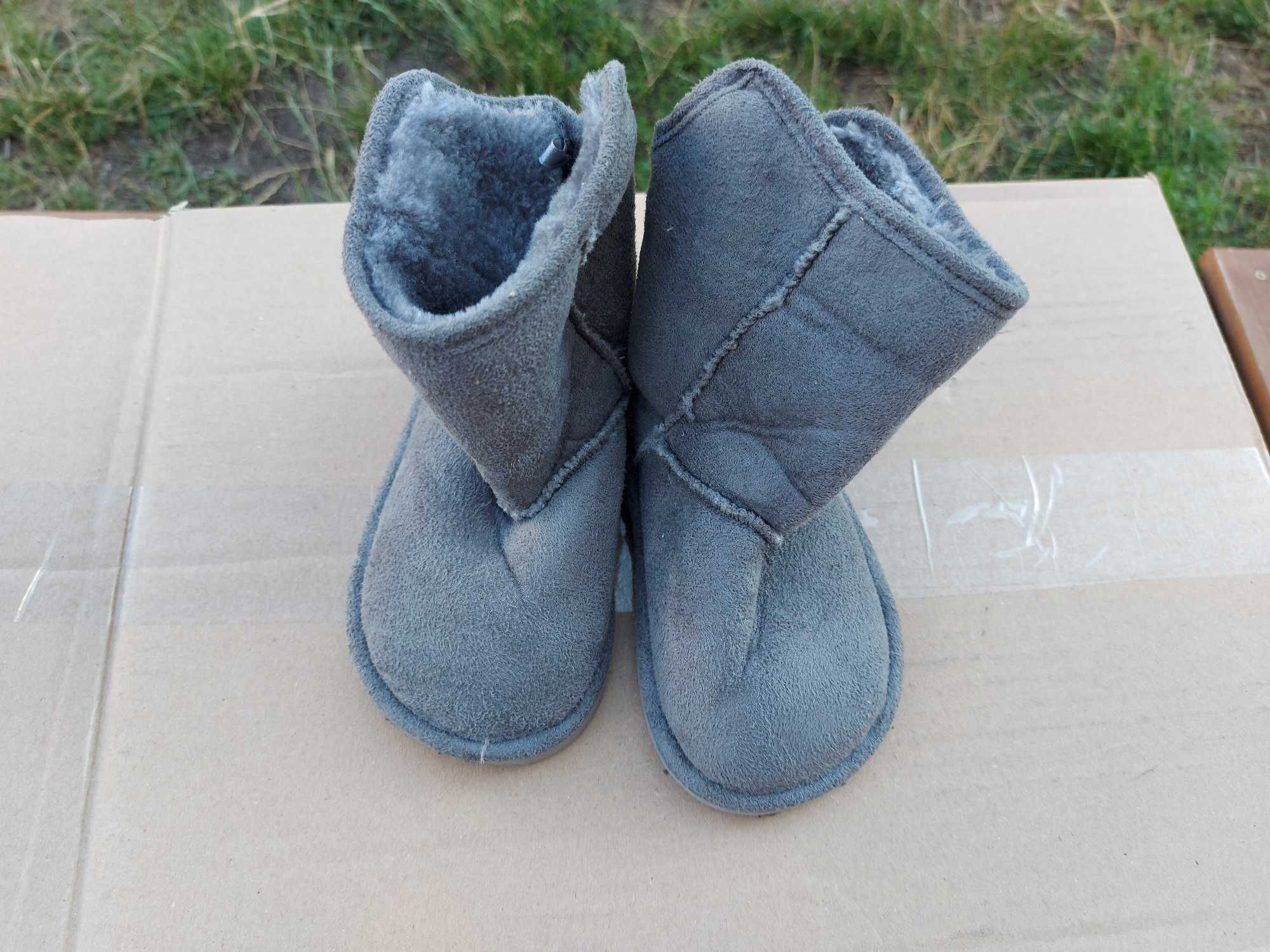 "Kapcie" dziecięce ocieplane, rozm. 23, H&M