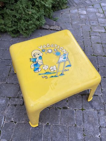 Детский пластиковый столик