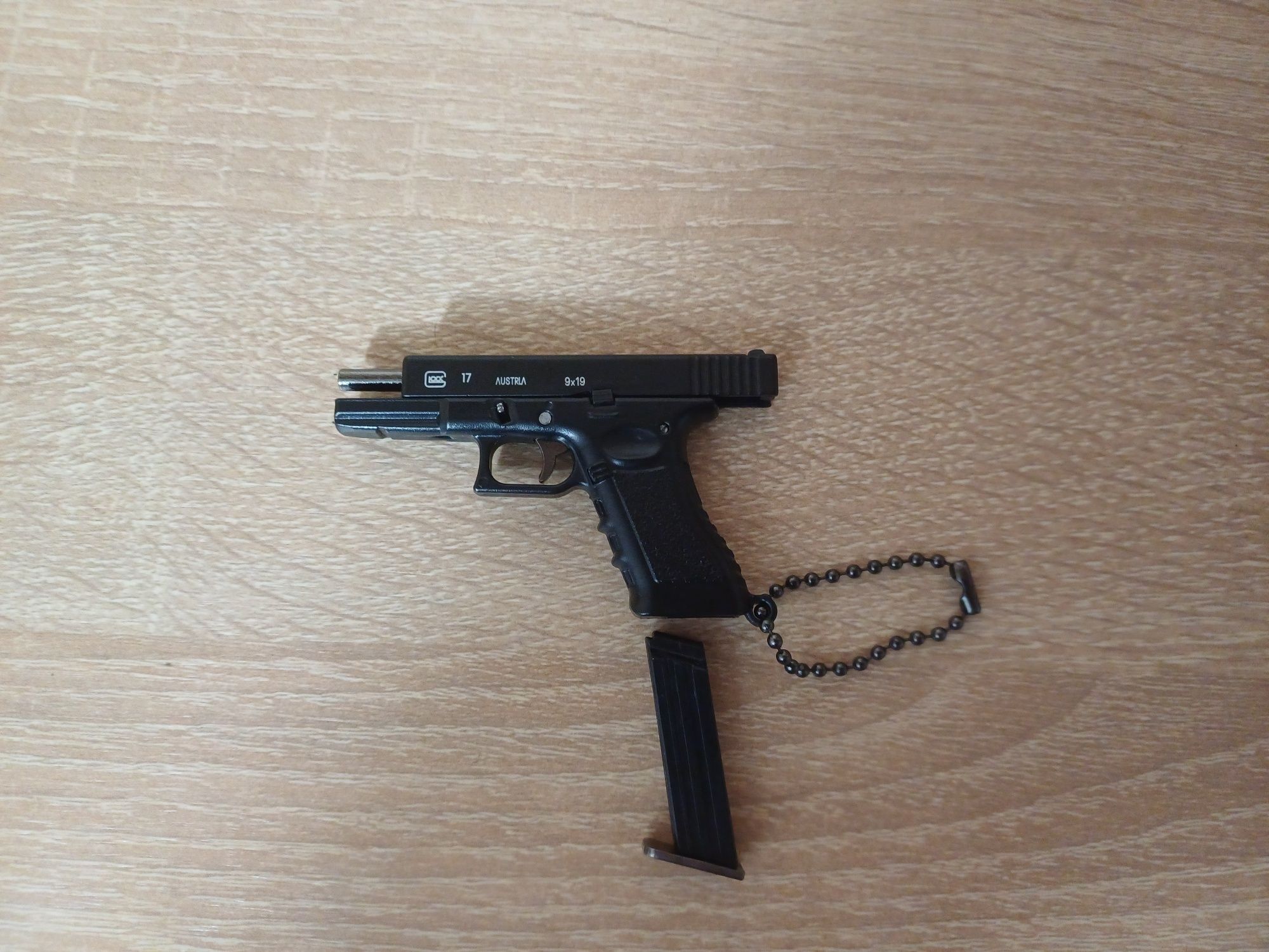 Брелок Glock17  повністю розбірний метал/пластик