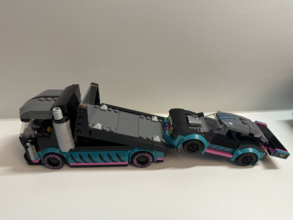 Конструктор LEGO City автомобіль-автовоз