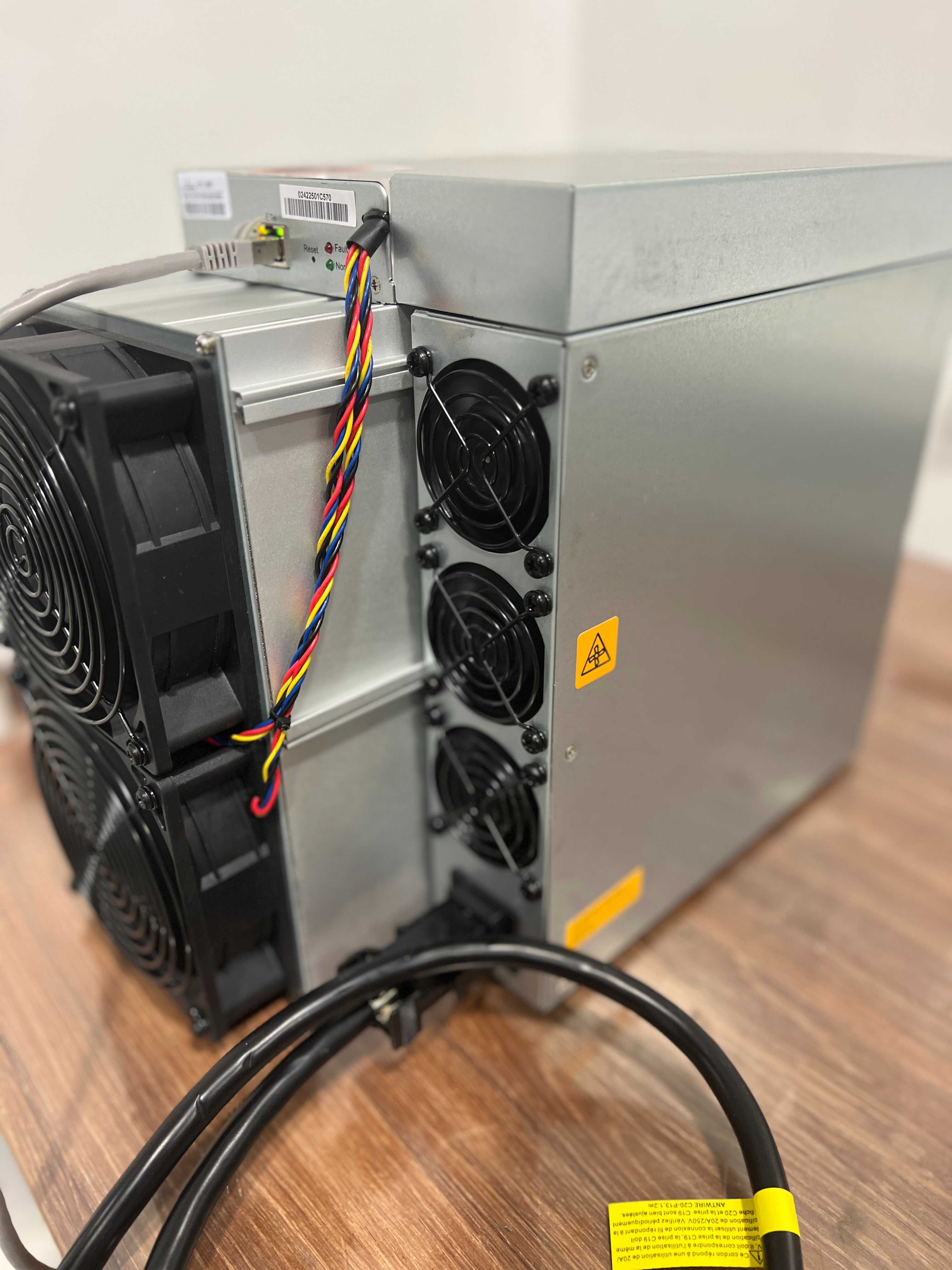 НАЯВНІСТЬ! NEW Asic Antminer S21 200 Th Zynq, Майнер + Гарантія