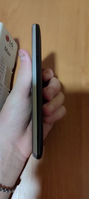 Телефон LG  в ідеальному стані