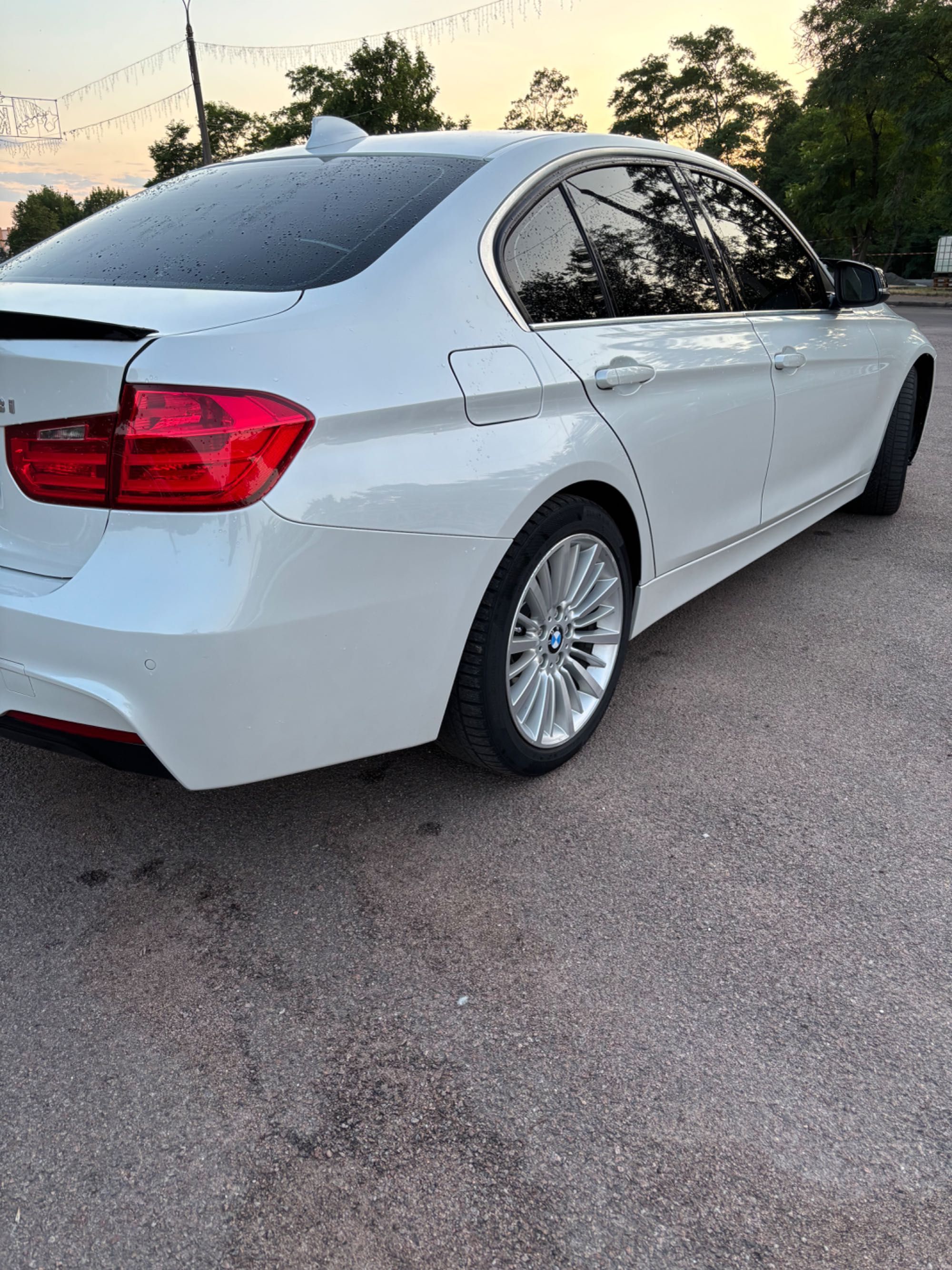 Автомобіль BMW 328i