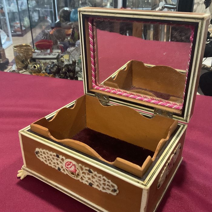 Caixa joias trabalho inlaid em osso ,mad,sândalo 12x09x07 cm