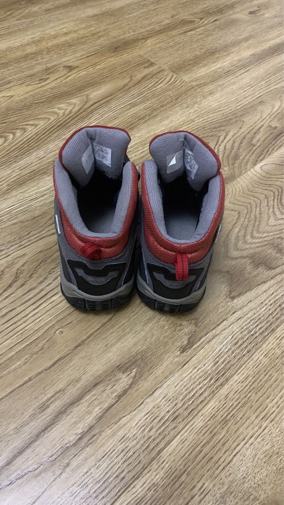 Продам ботнка salomon 32р ( кросівки взуття )