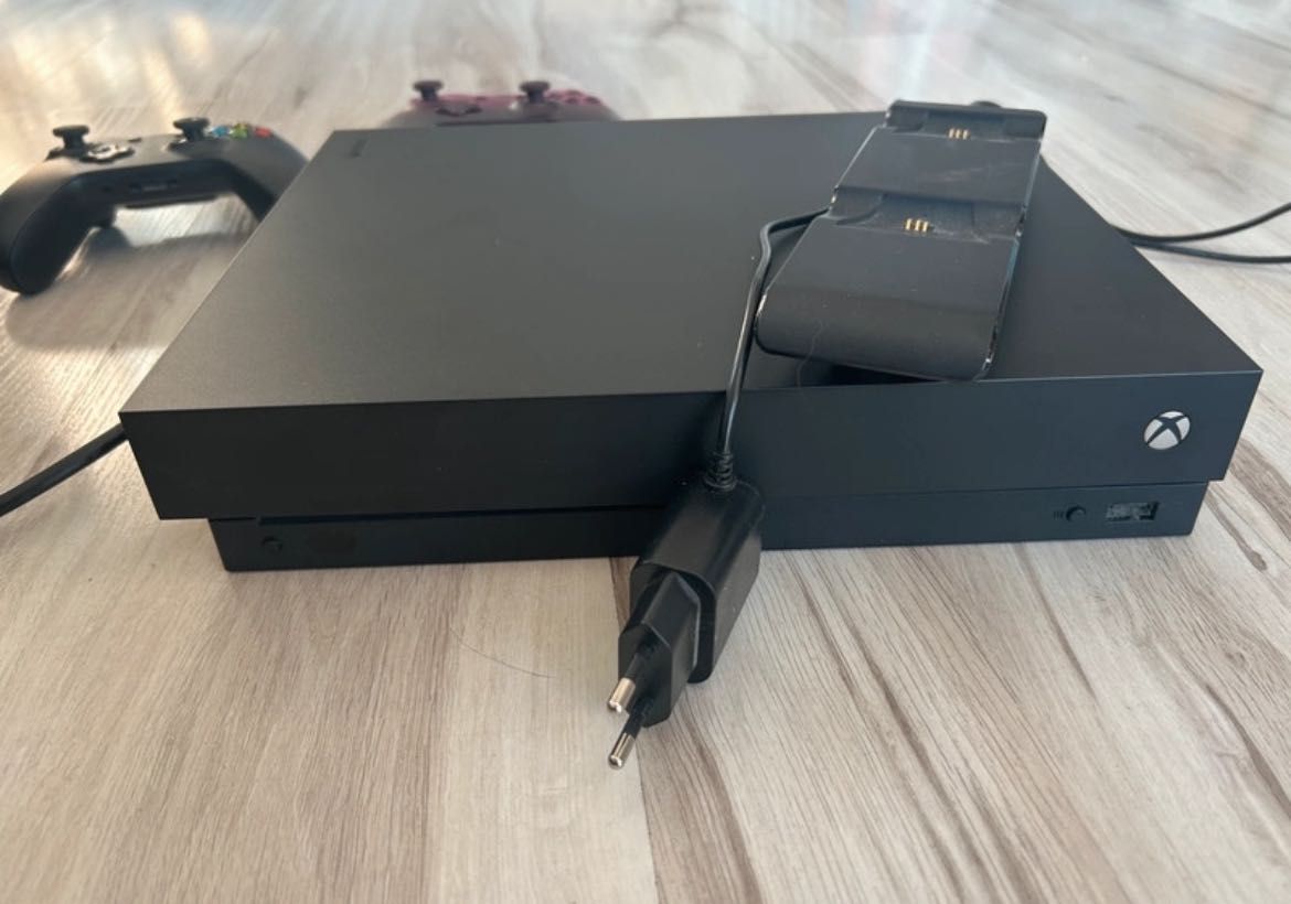 xbox one x + akcesoria
