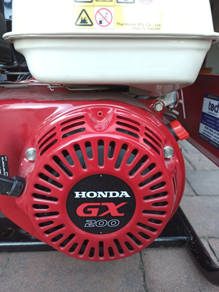 Agregat prądotwórczy FOGO FH 3001 R Honda generator AVR