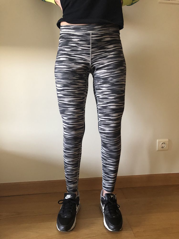 Leggings nike e calças casual Zara