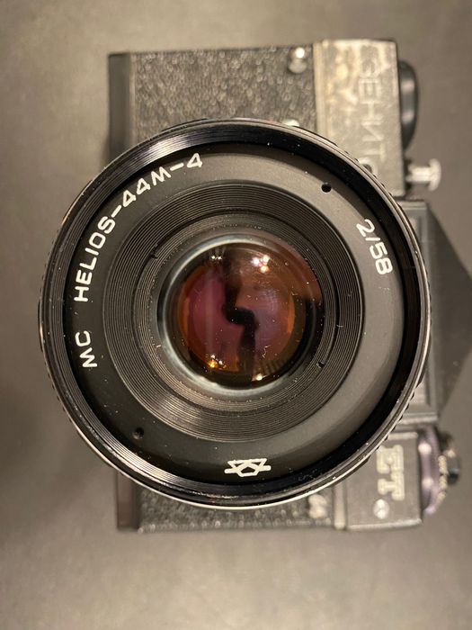 Aparat fotograficzny Zenit ET wraz z teleobiektywem