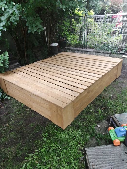 Piaskownica drewniada do ogrodu dla dzieci z drewna nowa zamykana