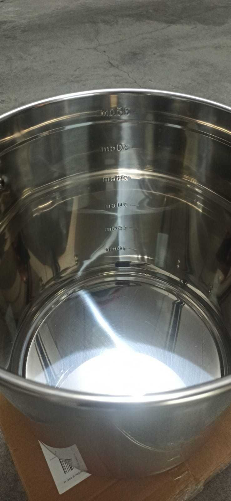 Duas panelas grandes em aço inoxidável 35 L