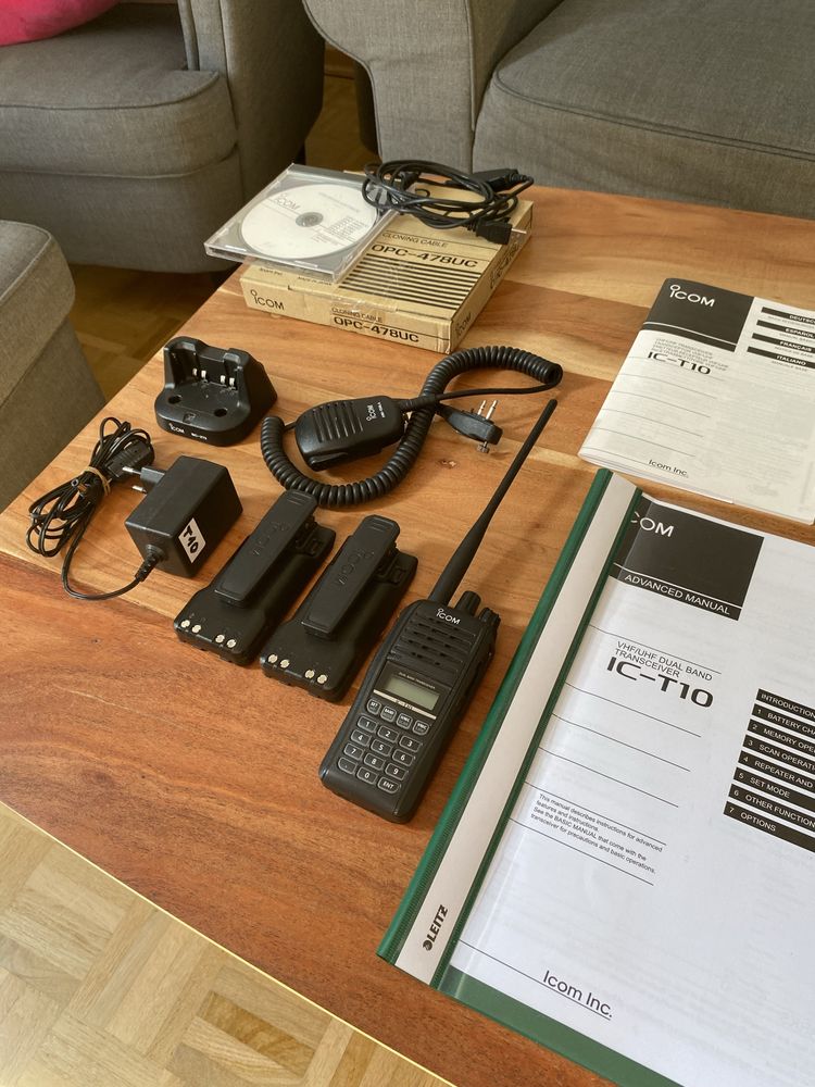 Icom IC-T10 ręczniak dwupasmowy 2m 70cm + Radio + Dodatki