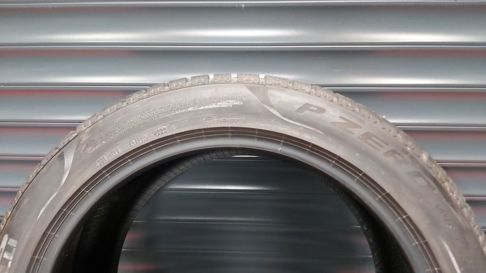Opona Pirelli P Zero Winter  255 45 R19 T0
